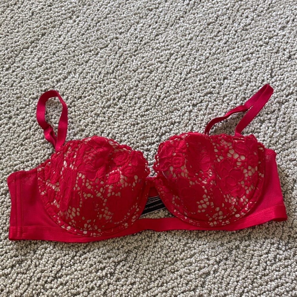 Victoria's Secret Vibrant Red Lace Bra